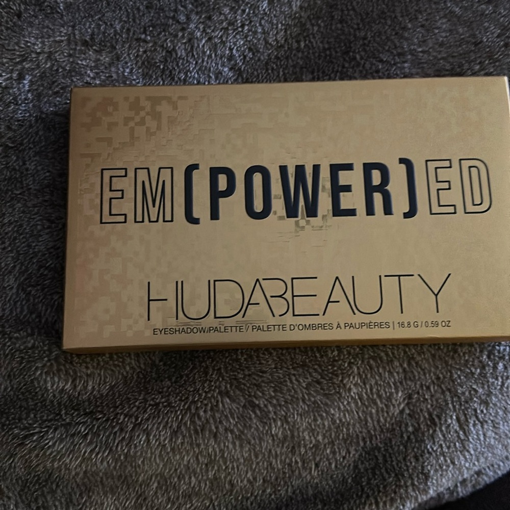 Huda Beauty Empowered Eyeshadow